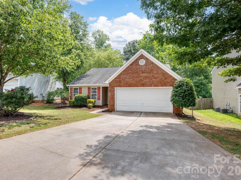 2244 Wexford Way, Statesville, NC 28625.  MLS# CAR4389393, YatesRealty ID 30913. 