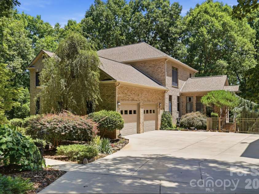 17532 Efird Road, Albemarle, NC 28001.  MLS# CAR4388386, YatesRealty ID 30916. 