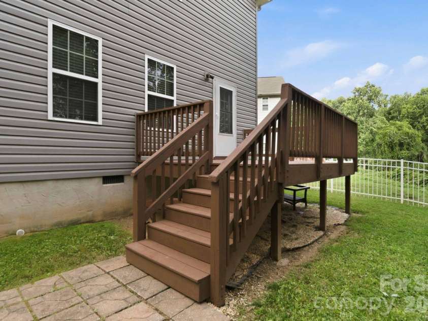 143 High Bluff Circle, Mooresville, NC 28115.  MLS# CAR4391927, YatesRealty ID 30918. 
