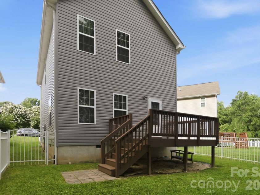 143 High Bluff Circle, Mooresville, NC 28115.  MLS# CAR4391927, YatesRealty ID 30918. 