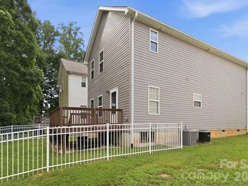 143 High Bluff Circle, Mooresville, NC 28115.  MLS# CAR4391927, YatesRealty ID 30918. 