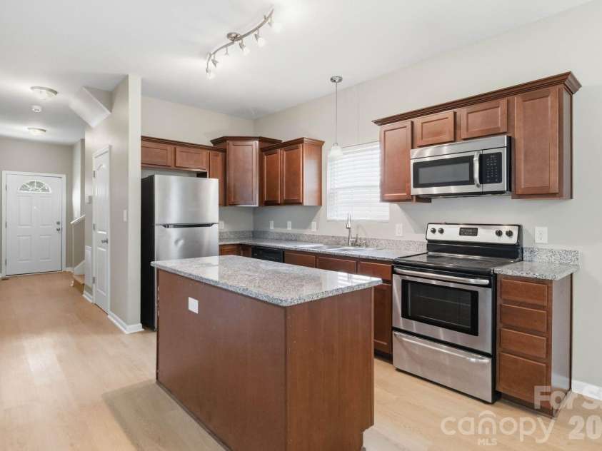 143 High Bluff Circle, Mooresville, NC 28115.  MLS# CAR4391927, YatesRealty ID 30918. Bright and Airy!