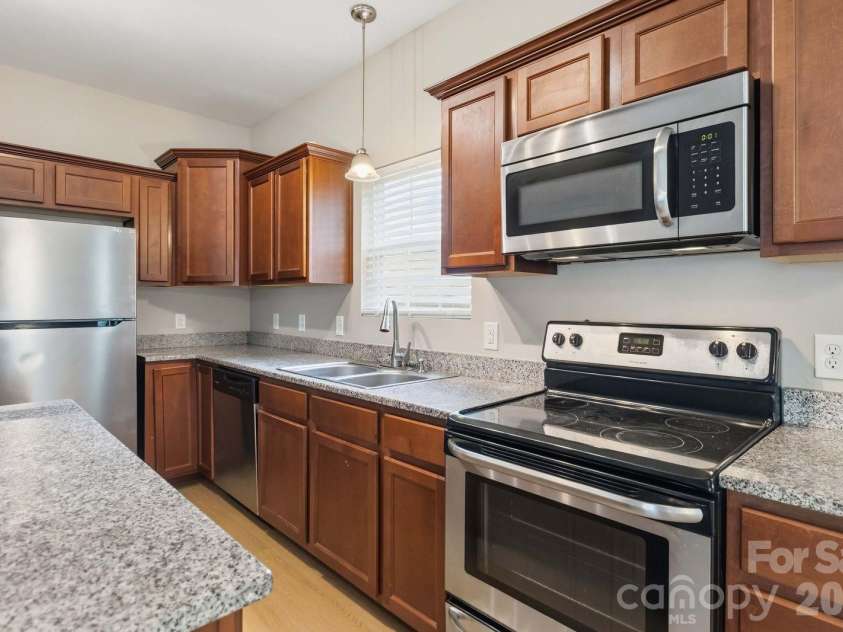 143 High Bluff Circle, Mooresville, NC 28115.  MLS# CAR4391927, YatesRealty ID 30918. Stainless Appliances