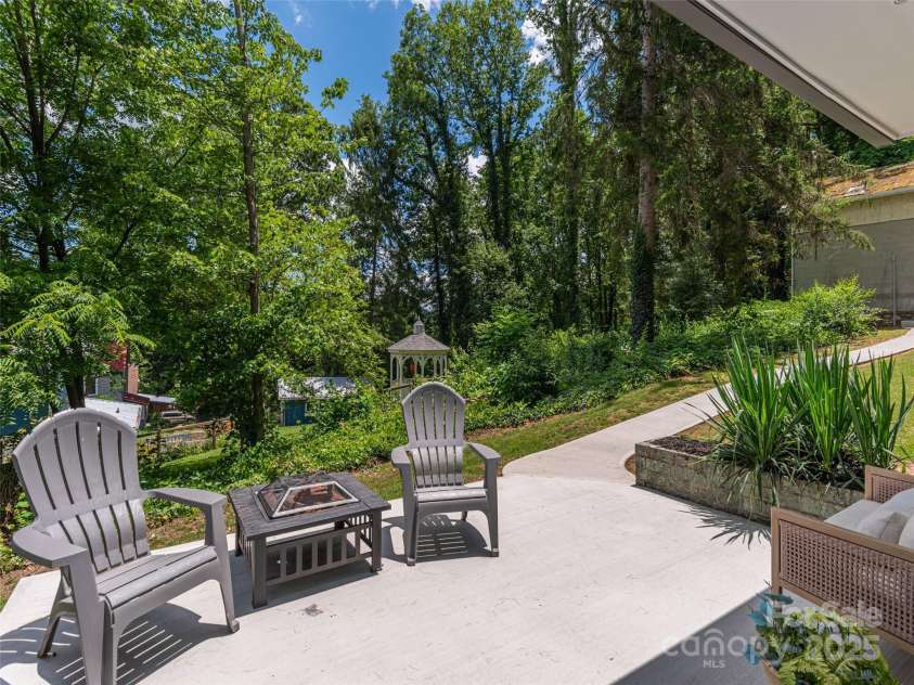 50 Skyland Terrace, Canton, NC 28716.  MLS# CAR4274461, YatesRealty ID 30918. New Entertaining Patio