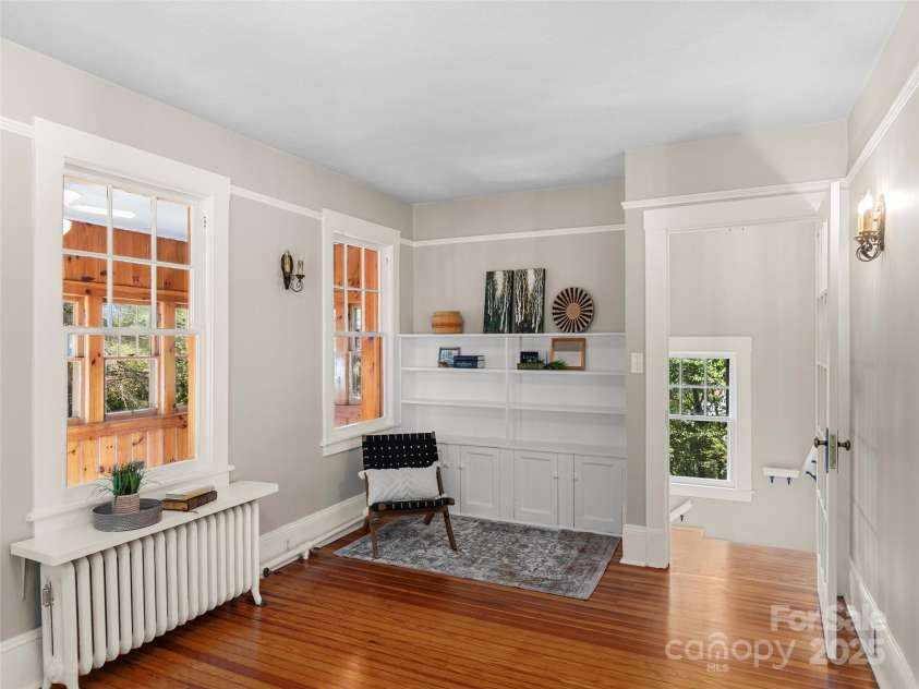 50 Skyland Terrace, Canton, NC 28716.  MLS# CAR4274461, YatesRealty ID 30918. Upper Level- Sitting Area