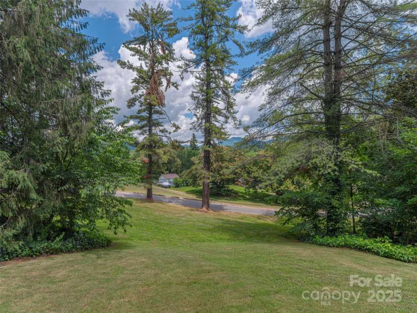 50 Skyland Terrace, Canton, NC 28716.  MLS# CAR4274461, YatesRealty ID 30918. Well manicured lawn