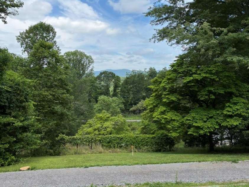 6 Greene Knoll Drive, Candler, NC 28715.  MLS# CAR4392058, YatesRealty ID 30919. 