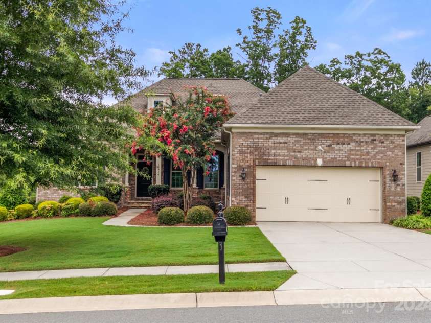 15814 Vale Ridge Drive, Charlotte, NC 28278.  MLS# CAR4166214, YatesRealty ID 3092. 
