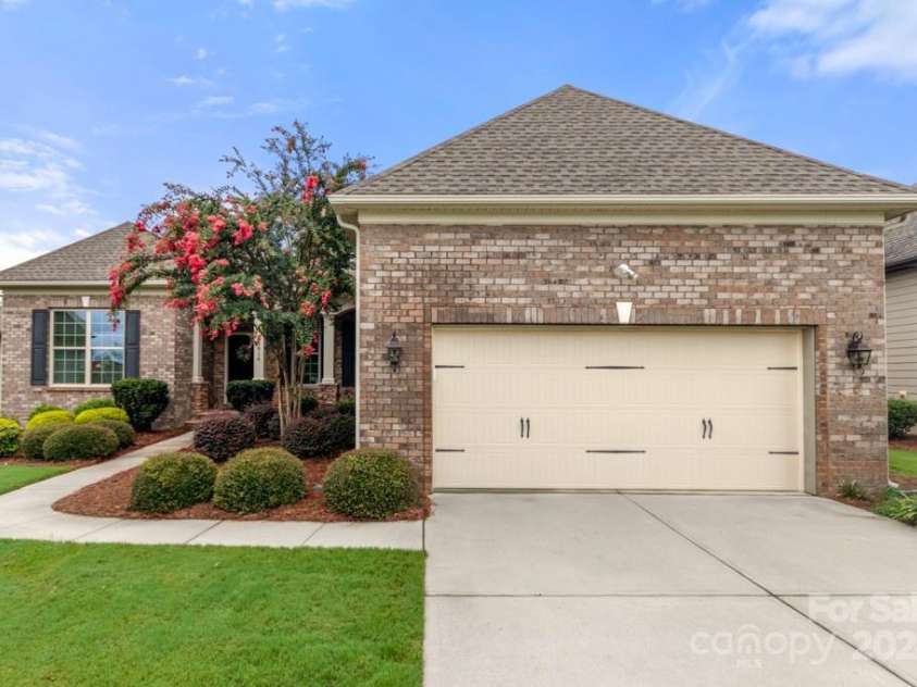 15814 Vale Ridge Drive, Charlotte, NC 28278.  MLS# CAR4166214, YatesRealty ID 3092. 