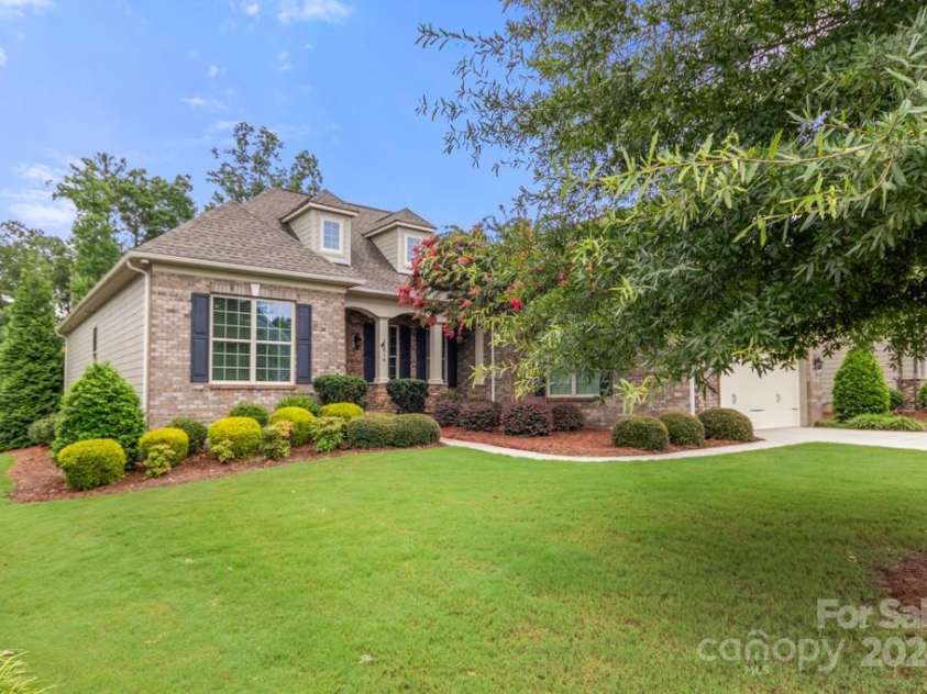 15814 Vale Ridge Drive, Charlotte, NC 28278.  MLS# CAR4166214, YatesRealty ID 3092. 