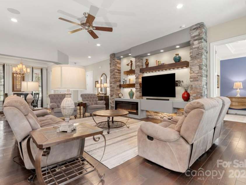 15814 Vale Ridge Drive, Charlotte, NC 28278.  MLS# CAR4166214, YatesRealty ID 3092. 