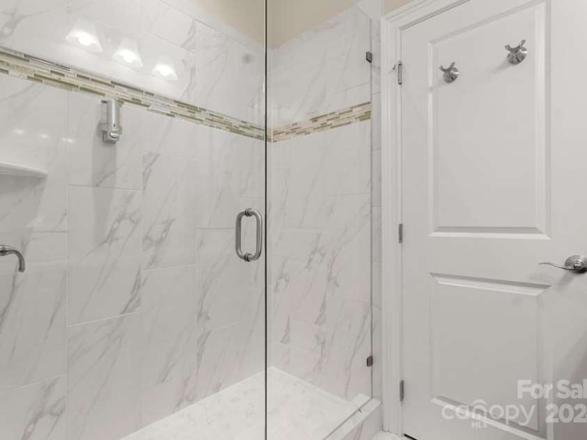 15814 Vale Ridge Drive, Charlotte, NC 28278.  MLS# CAR4166214, YatesRealty ID 3092. 