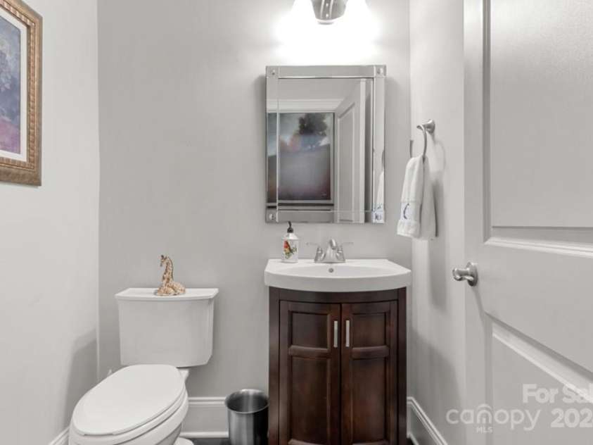 15814 Vale Ridge Drive, Charlotte, NC 28278.  MLS# CAR4166214, YatesRealty ID 3092. 