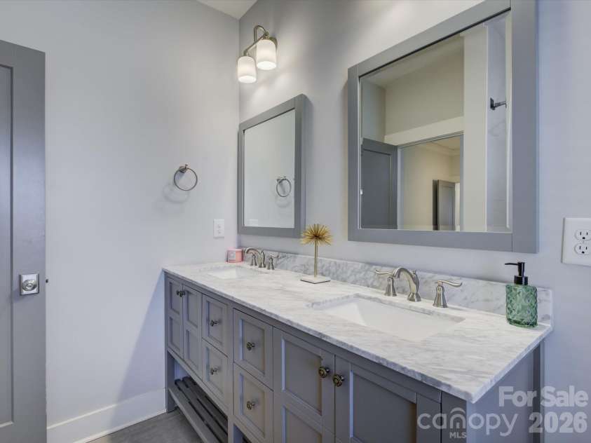 2574 Barry Street, Charlotte, NC 28205.  MLS# CAR4337759, YatesRealty ID 3092. 