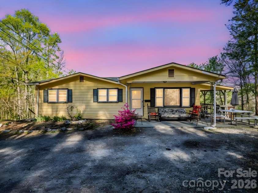 135 Jordan Road, Swannanoa, NC 28778.  MLS# CAR4390954, YatesRealty ID 30920. 