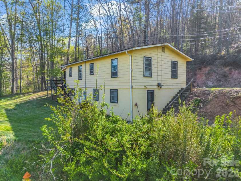 135 Jordan Road, Swannanoa, NC 28778.  MLS# CAR4390954, YatesRealty ID 30920. 