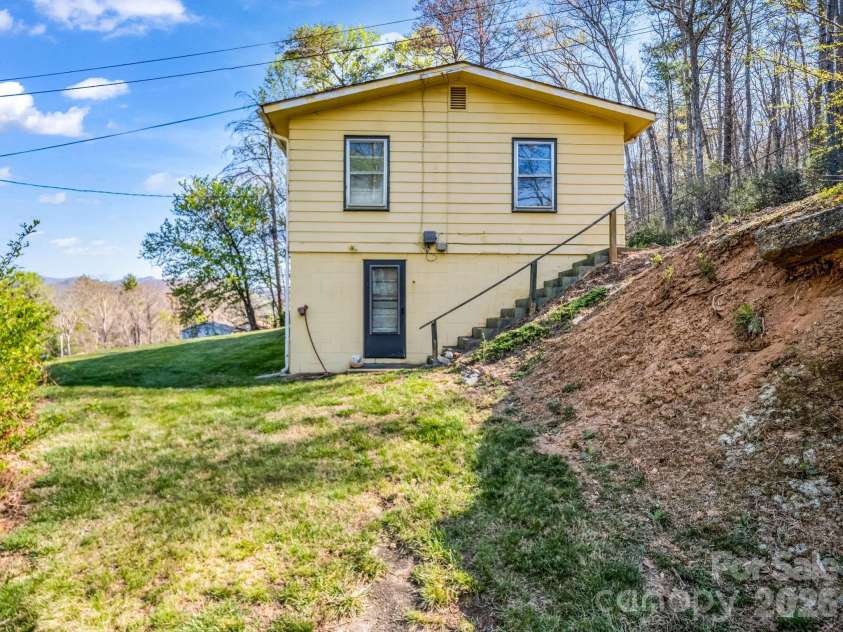 135 Jordan Road, Swannanoa, NC 28778.  MLS# CAR4390954, YatesRealty ID 30920. 