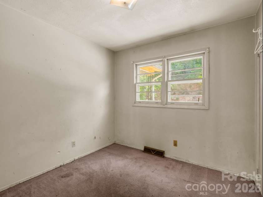 135 Jordan Road, Swannanoa, NC 28778.  MLS# CAR4390954, YatesRealty ID 30920. 
