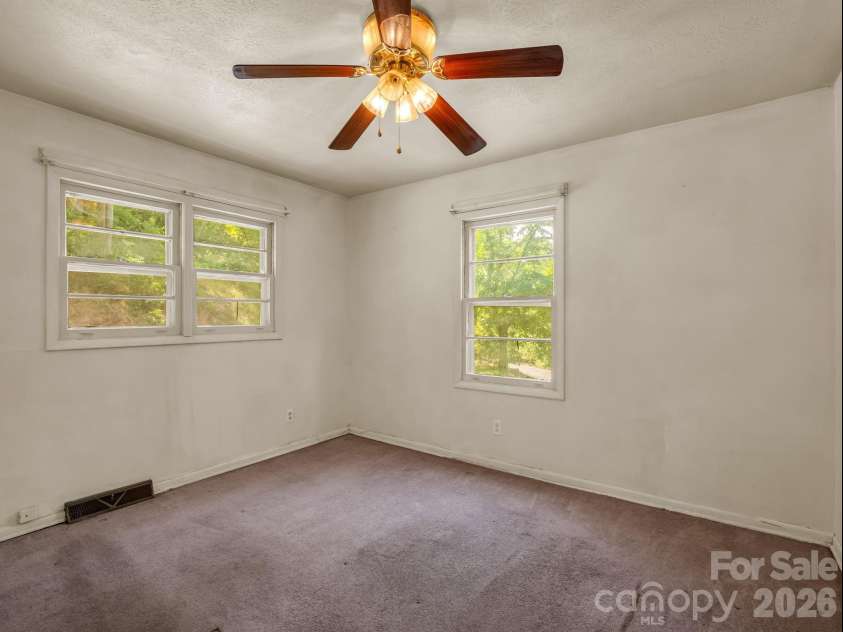 135 Jordan Road, Swannanoa, NC 28778.  MLS# CAR4390954, YatesRealty ID 30920. 