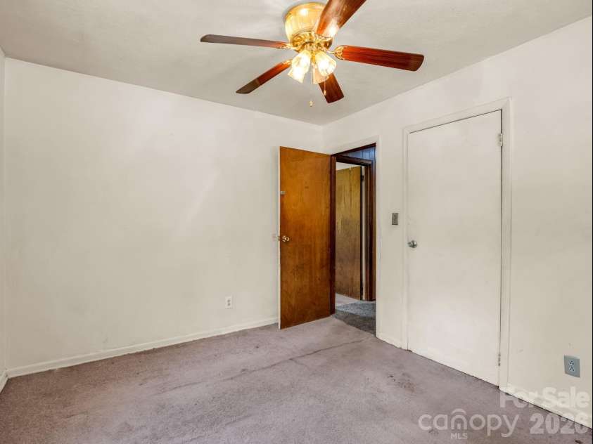 135 Jordan Road, Swannanoa, NC 28778.  MLS# CAR4390954, YatesRealty ID 30920. 