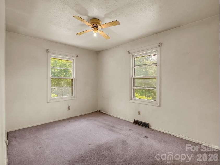 135 Jordan Road, Swannanoa, NC 28778.  MLS# CAR4390954, YatesRealty ID 30920. 