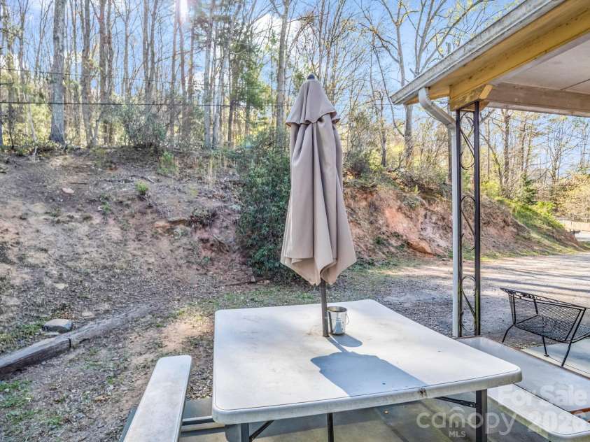 135 Jordan Road, Swannanoa, NC 28778.  MLS# CAR4390954, YatesRealty ID 30920. 