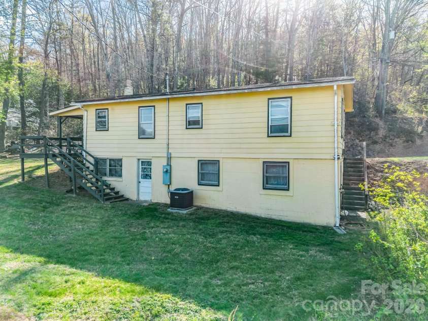 135 Jordan Road, Swannanoa, NC 28778.  MLS# CAR4390954, YatesRealty ID 30920. 