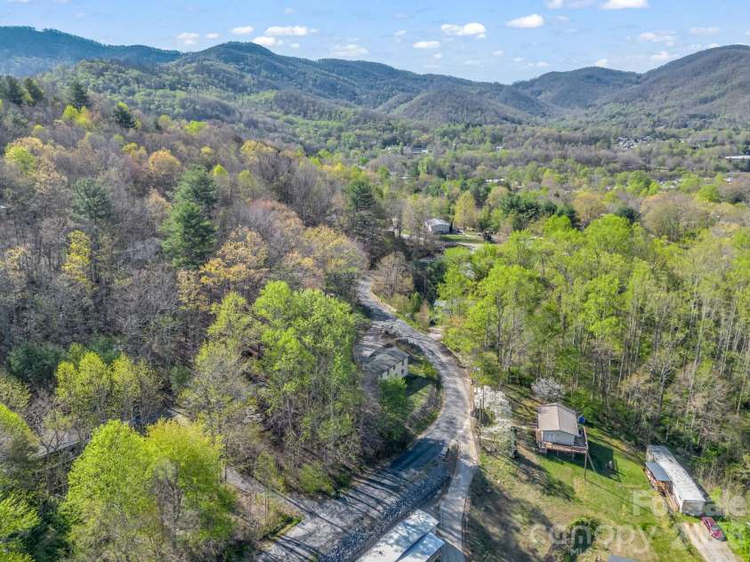 135 Jordan Road, Swannanoa, NC 28778.  MLS# CAR4390954, YatesRealty ID 30920. 
