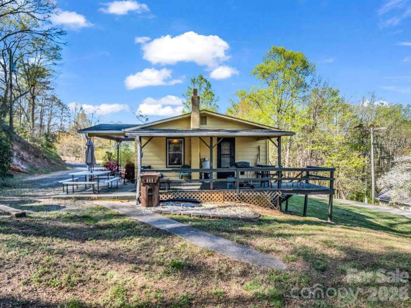 135 Jordan Road, Swannanoa, NC 28778.  MLS# CAR4390954, YatesRealty ID 30920. 