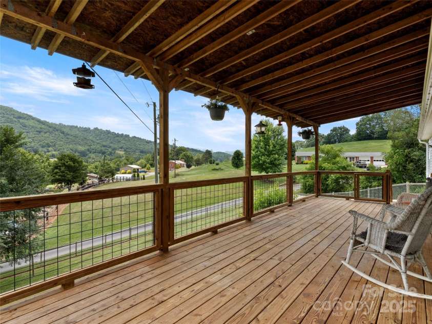 40 Sunset Heights, Canton, NC 28716.  MLS# CAR4279475, YatesRealty ID 30920. 