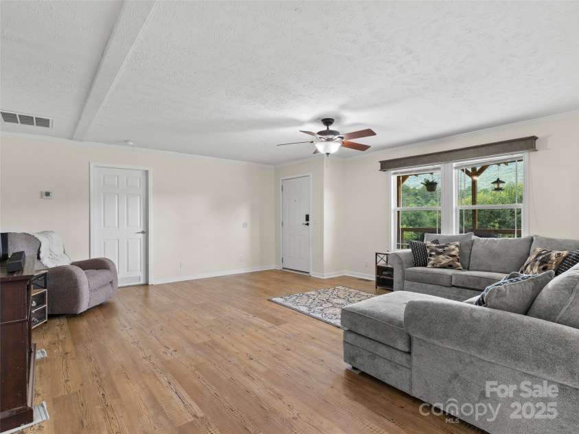 40 Sunset Heights, Canton, NC 28716.  MLS# CAR4279475, YatesRealty ID 30920. 