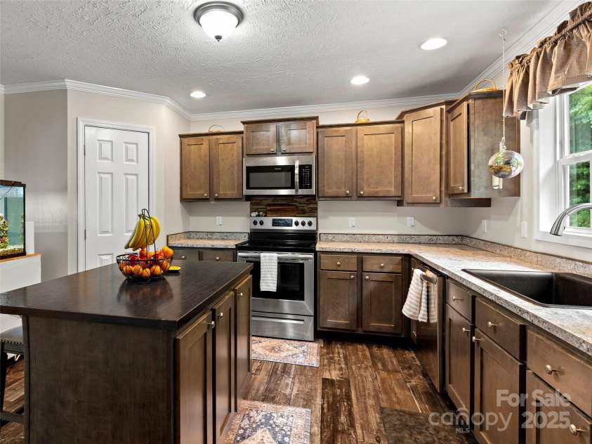 40 Sunset Heights, Canton, NC 28716.  MLS# CAR4279475, YatesRealty ID 30920. 