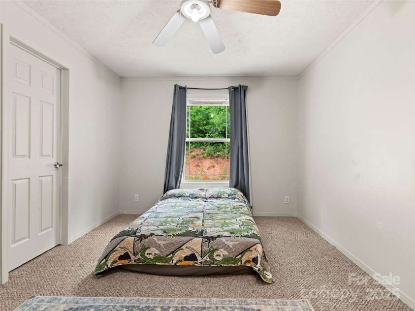 40 Sunset Heights, Canton, NC 28716.  MLS# CAR4279475, YatesRealty ID 30920. 
