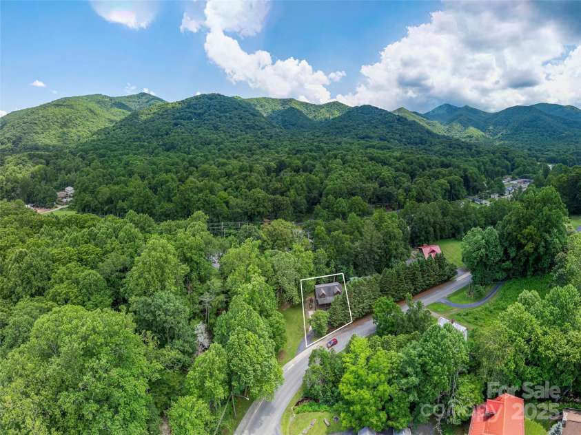 15 Breezy Creek Lane, Maggie Valley, NC 28751.  MLS# CAR4279649, YatesRealty ID 30921. 