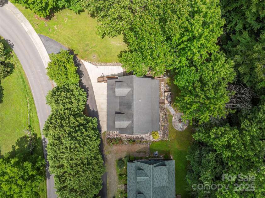 15 Breezy Creek Lane, Maggie Valley, NC 28751.  MLS# CAR4279649, YatesRealty ID 30921. Convenient location 