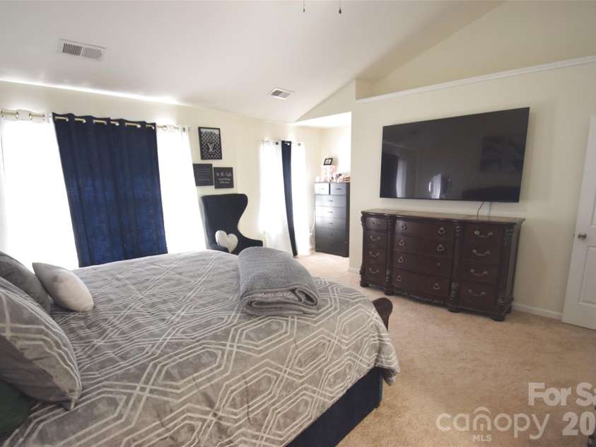 608 Wrayhill Drive, Charlotte, NC 28262.  MLS# CAR4345039, YatesRealty ID 30921. 