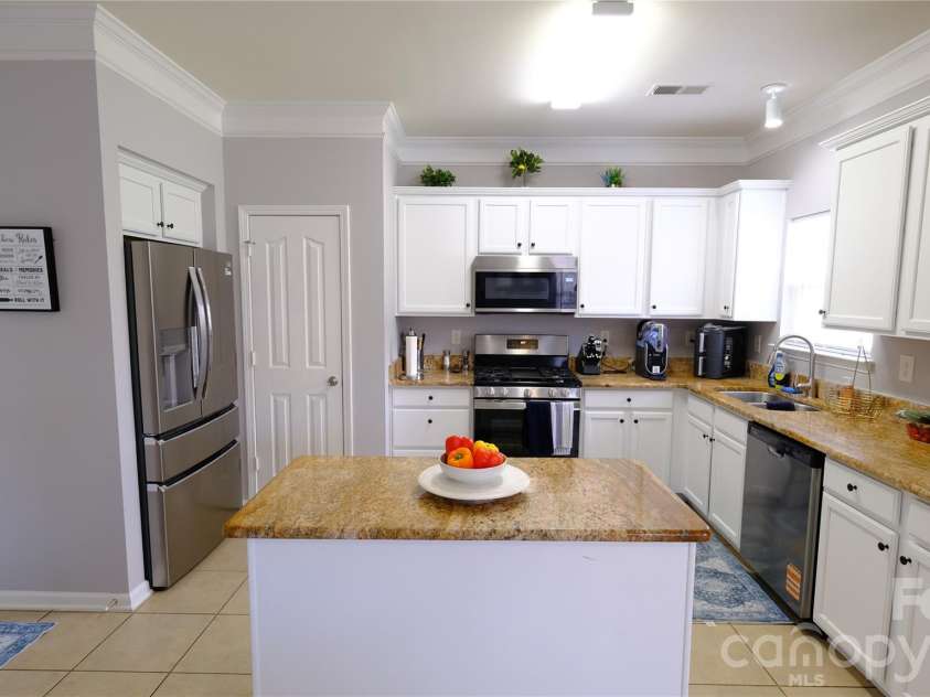 608 Wrayhill Drive, Charlotte, NC 28262.  MLS# CAR4345039, YatesRealty ID 30921. 