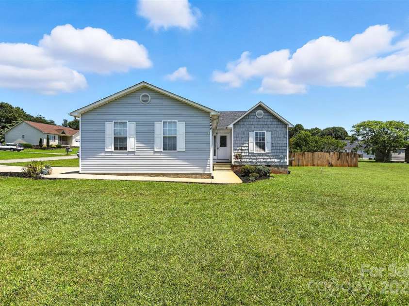 2244 Clearwater Lane, Newton, NC 28658.  MLS# CAR4279764, YatesRealty ID 30922. 