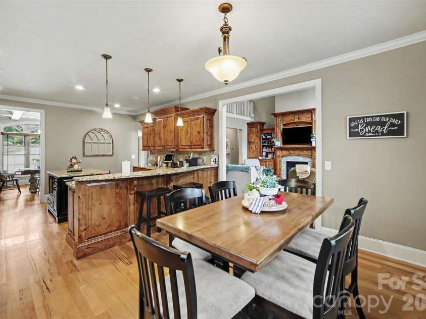 401 Yorkfield Drive, Shelby, NC 28150.  MLS# CAR4391429, YatesRealty ID 30923. Additional seating at the bar