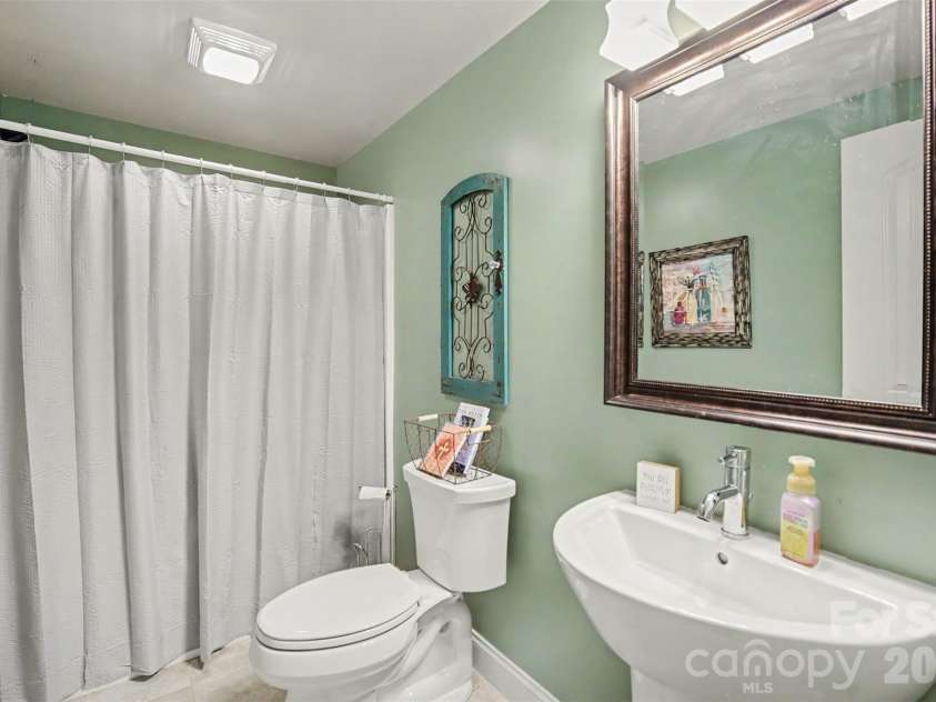 401 Yorkfield Drive, Shelby, NC 28150.  MLS# CAR4391429, YatesRealty ID 30923. Basement bathroom