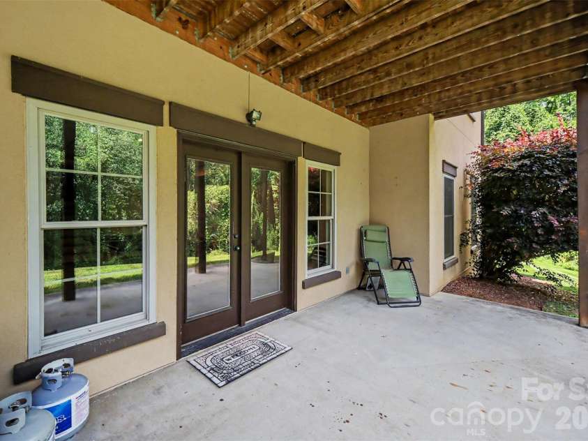 401 Yorkfield Drive, Shelby, NC 28150.  MLS# CAR4391429, YatesRealty ID 30923. Nice patio beneath the deck