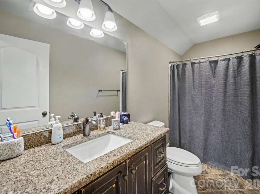 401 Yorkfield Drive, Shelby, NC 28150.  MLS# CAR4391429, YatesRealty ID 30923. Second full bath upstairs