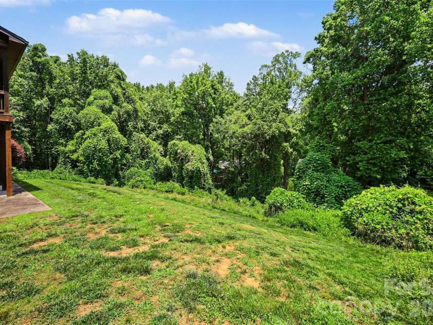 401 Yorkfield Drive, Shelby, NC 28150.  MLS# CAR4391429, YatesRealty ID 30923. So much privacy!