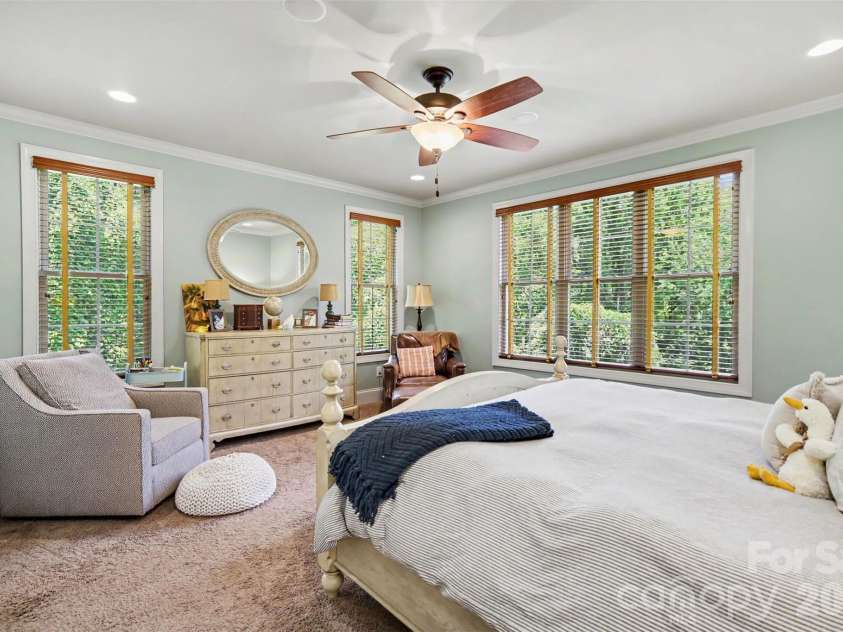 401 Yorkfield Drive, Shelby, NC 28150.  MLS# CAR4391429, YatesRealty ID 30923. So much space!