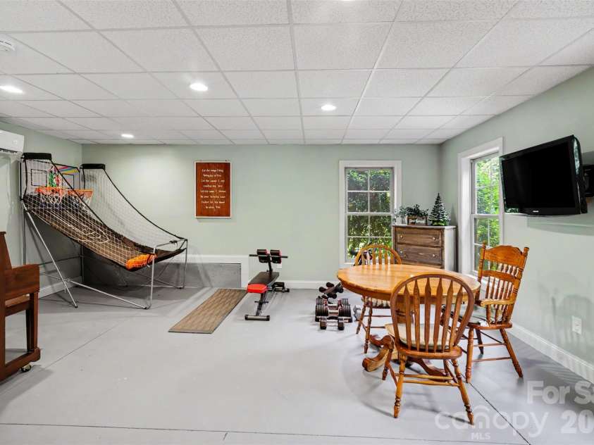 401 Yorkfield Drive, Shelby, NC 28150.  MLS# CAR4391429, YatesRealty ID 30923. So much space!