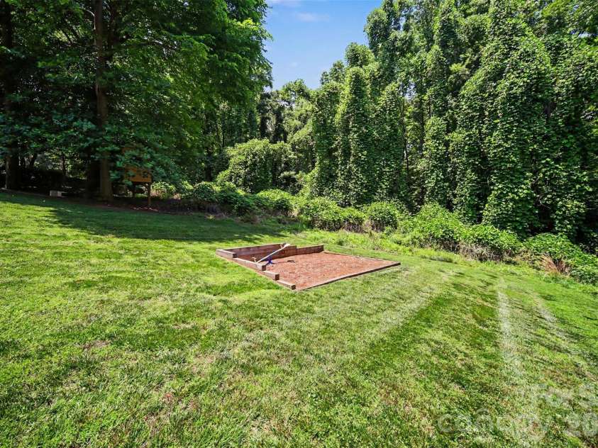 401 Yorkfield Drive, Shelby, NC 28150.  MLS# CAR4391429, YatesRealty ID 30923. Soft play area in the back yard
