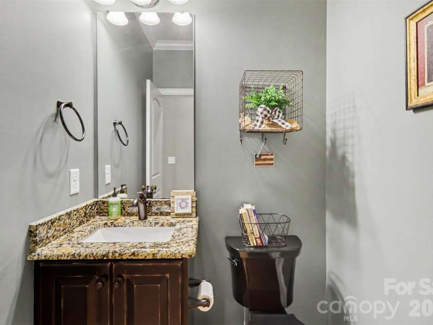 401 Yorkfield Drive, Shelby, NC 28150.  MLS# CAR4391429, YatesRealty ID 30923. There is half bath in the hallway on the main level.
