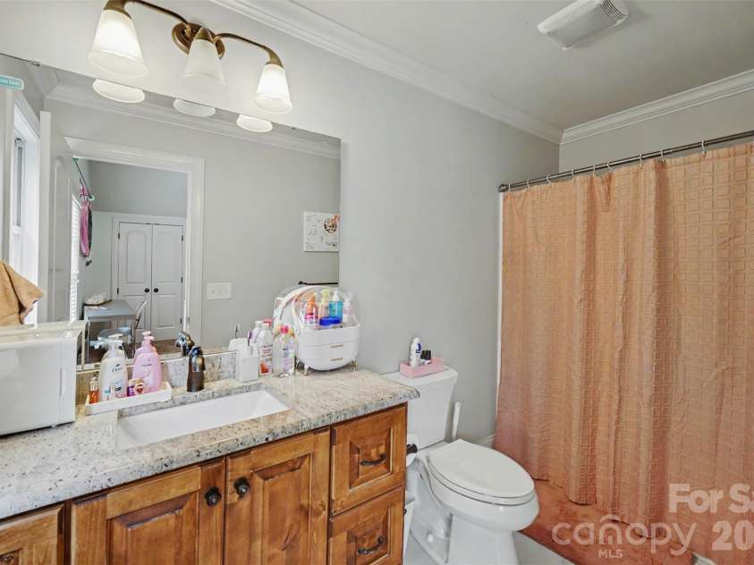 401 Yorkfield Drive, Shelby, NC 28150.  MLS# CAR4391429, YatesRealty ID 30923. ...with an attached full bath.