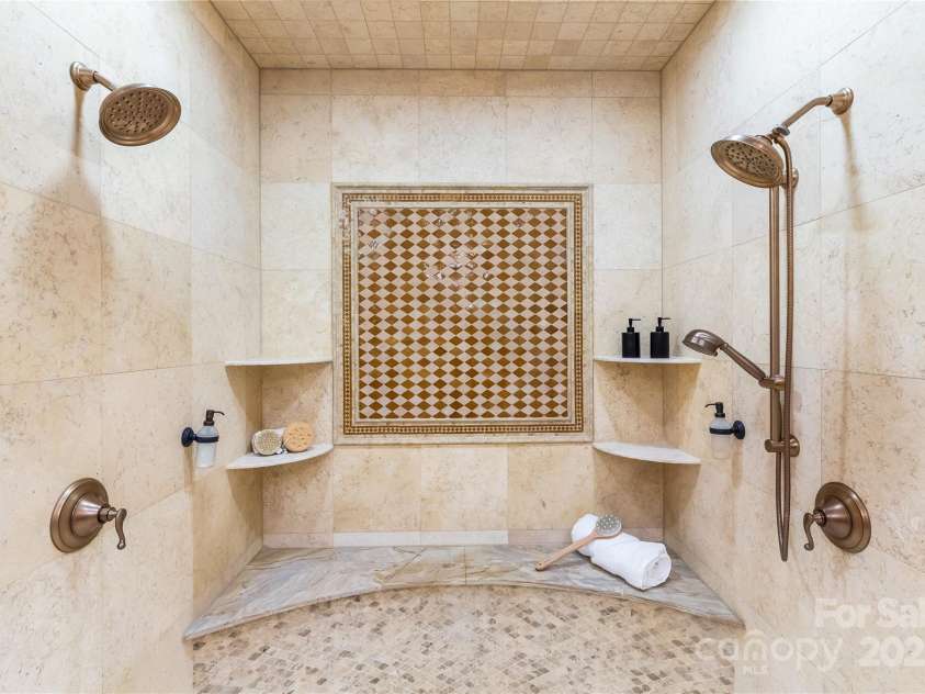 6330 Saint Stephen Lane, Charlotte, NC 28210.  MLS# CAR4279723, YatesRealty ID 30923. 