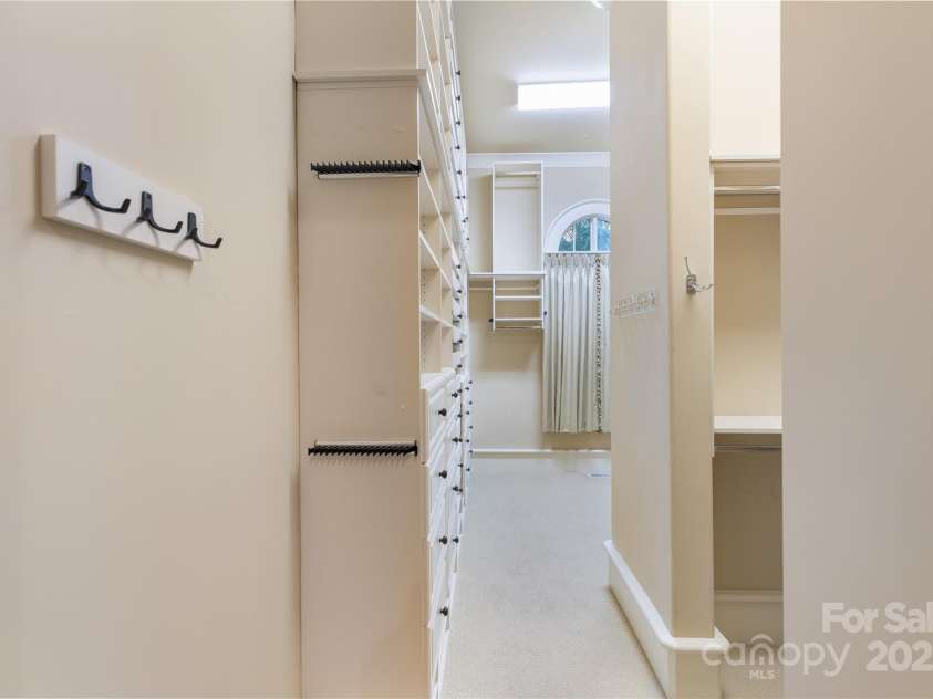 6330 Saint Stephen Lane, Charlotte, NC 28210.  MLS# CAR4279723, YatesRealty ID 30923. 